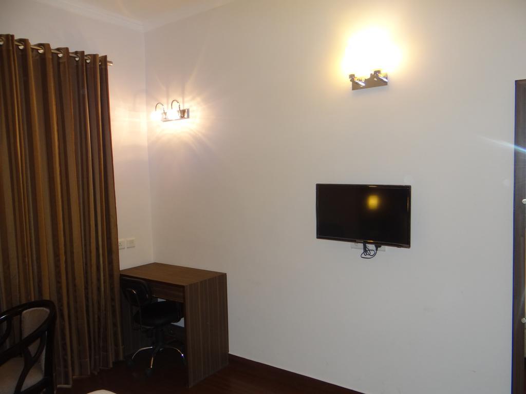 Hotel Janhvi International Варанаси Стая снимка