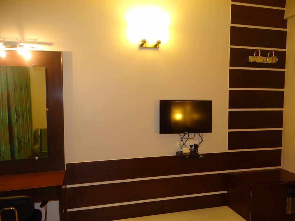 Hotel Janhvi International Варанаси Екстериор снимка
