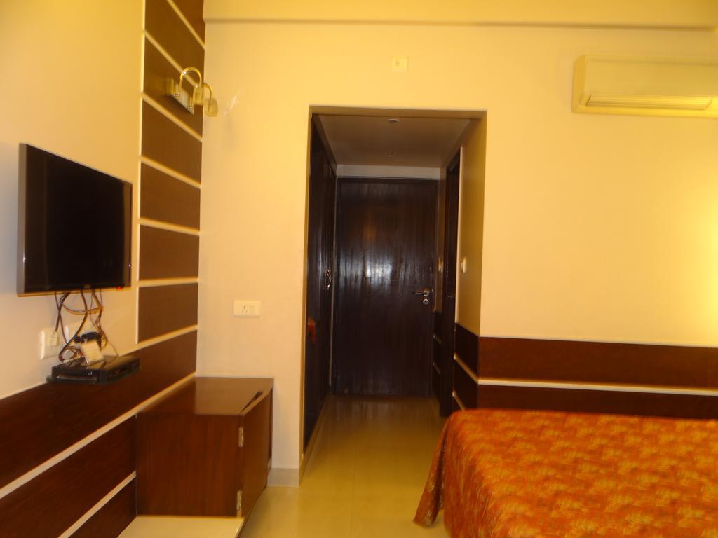 Hotel Janhvi International Варанаси Екстериор снимка